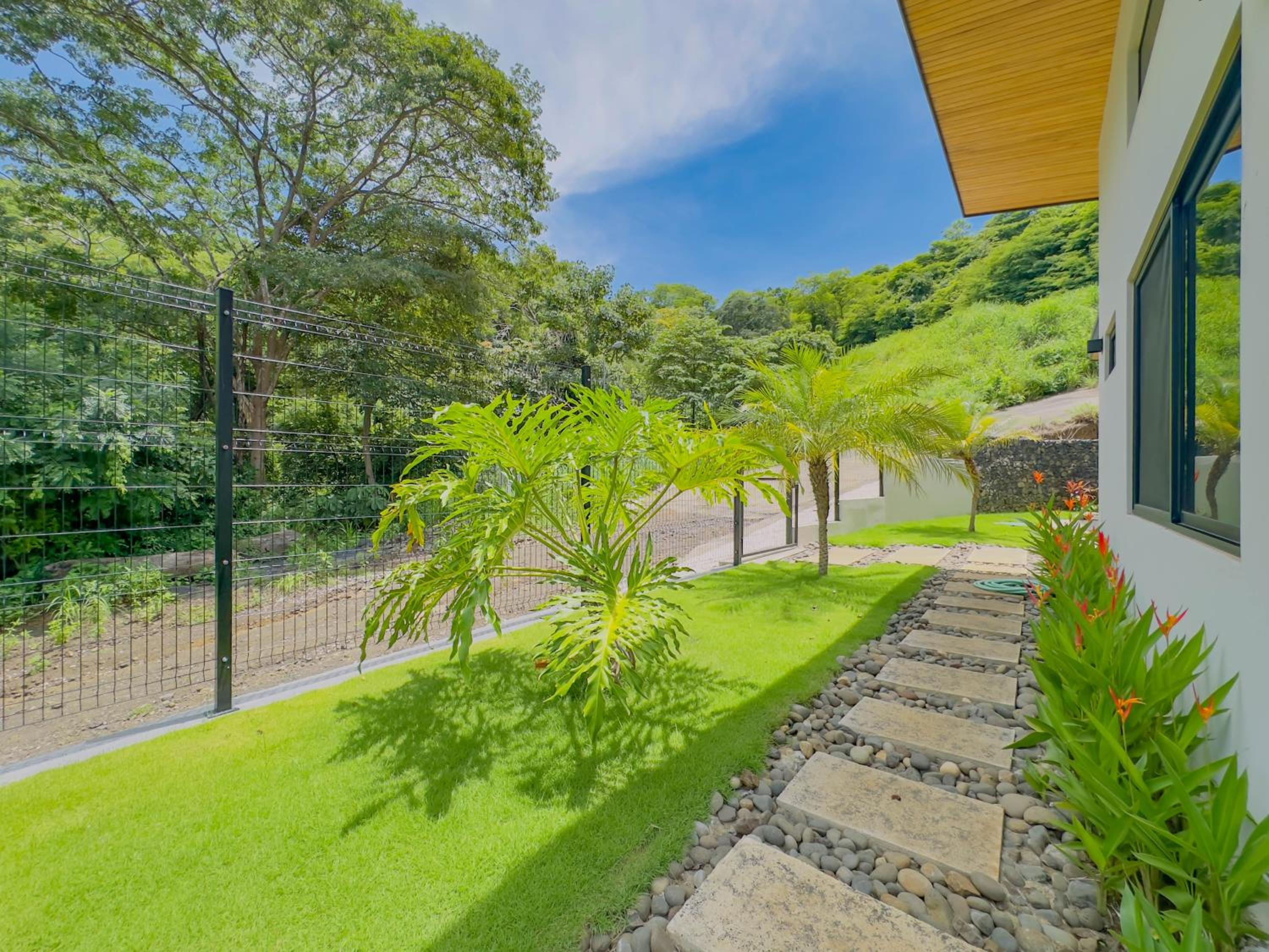 Coco Luna House 2 bed 3 bath