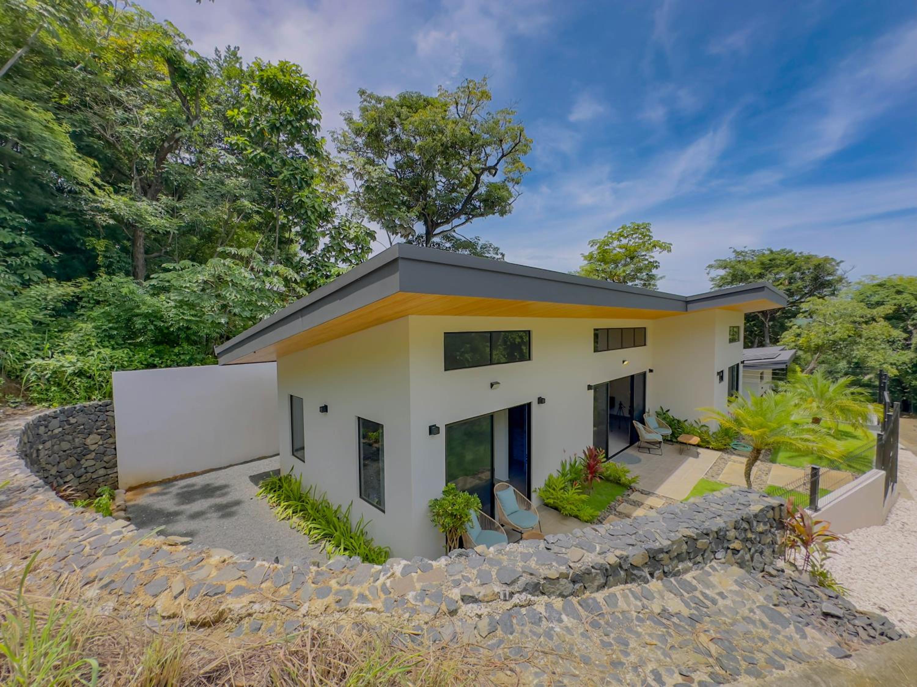 Coco Luna House 2 bed 3 bath
