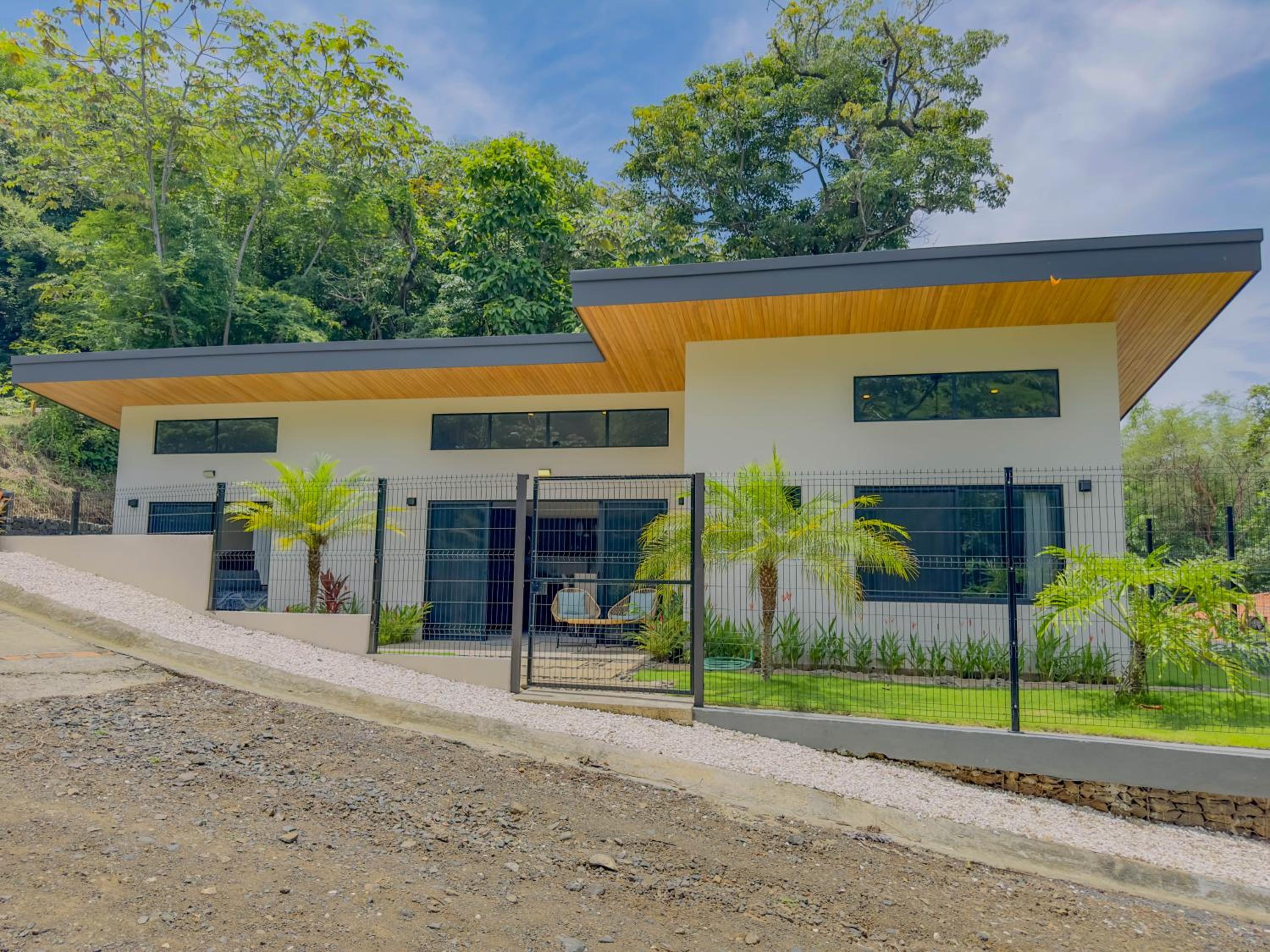 Coco Luna House 2 bed 3 bath