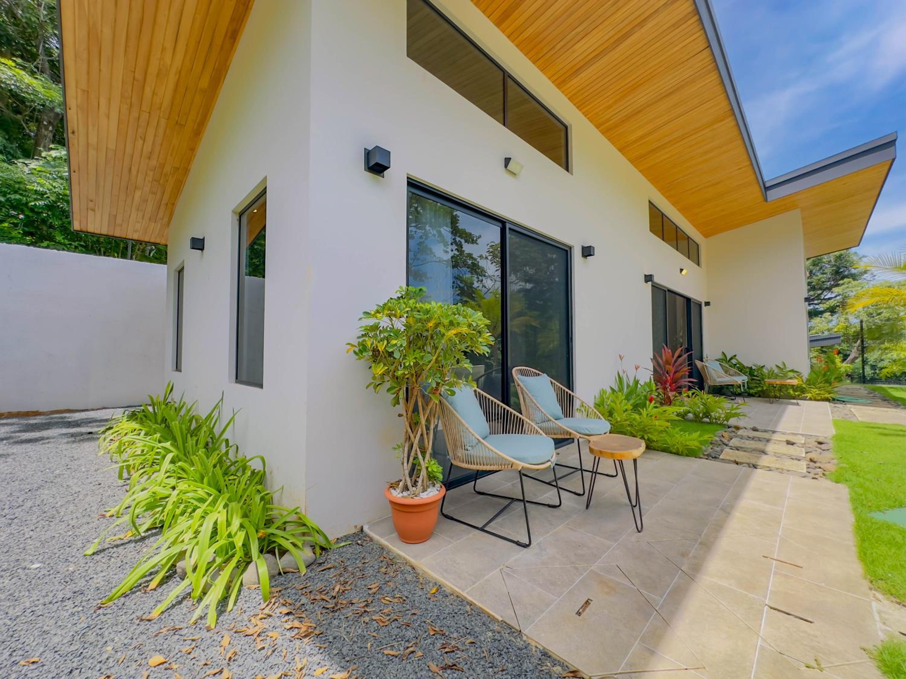 Coco Luna House 2 bed 3 bath
