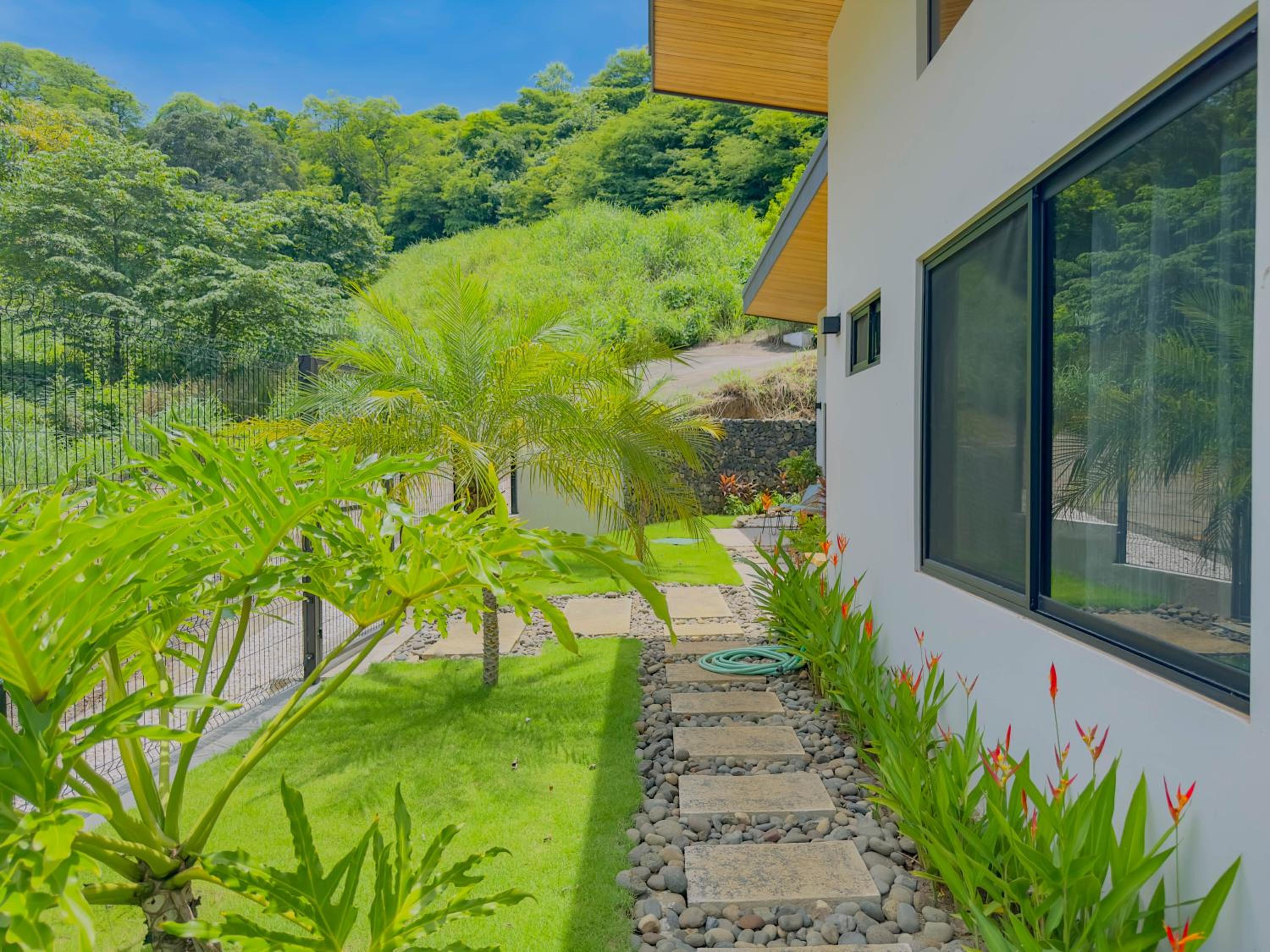 Coco Luna House 2 bed 3 bath