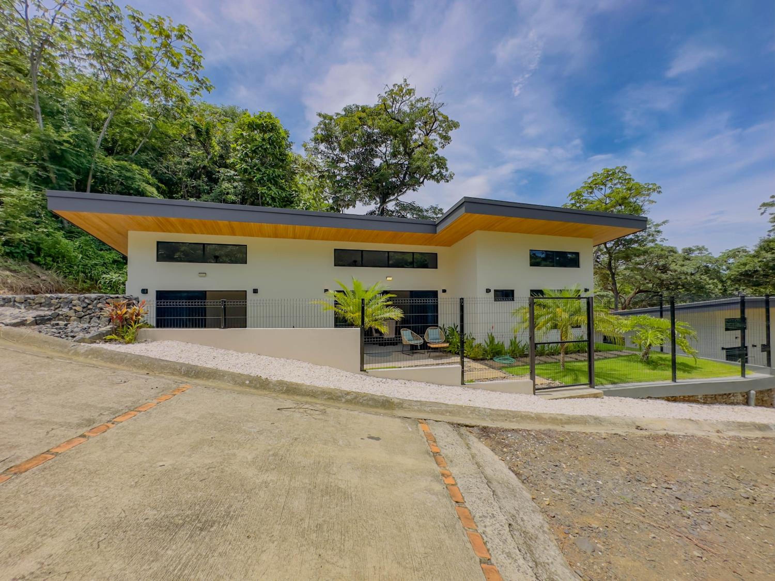 Coco Luna House 2 bed 3 bath