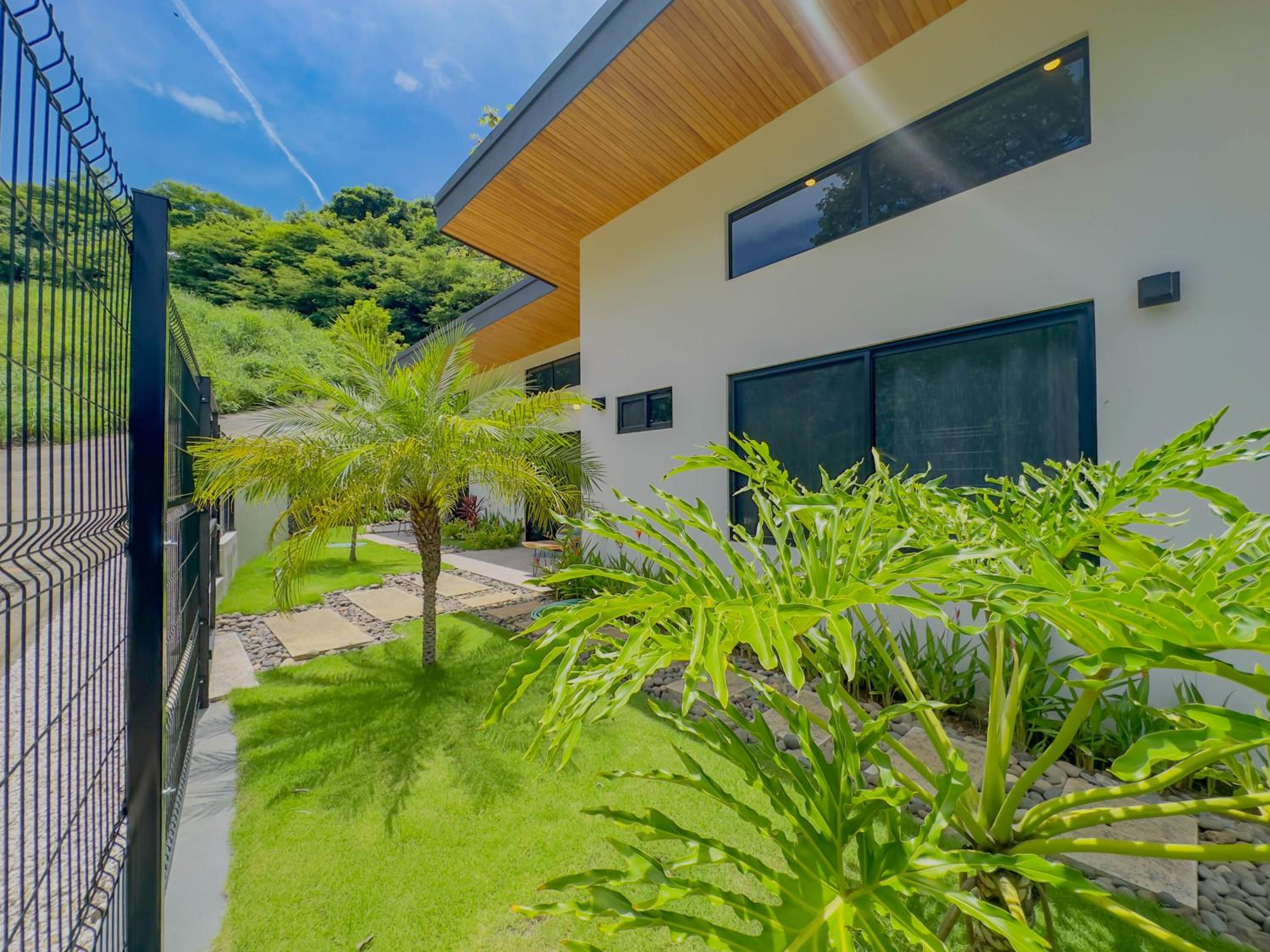 Coco Luna House 2 bed 3 bath