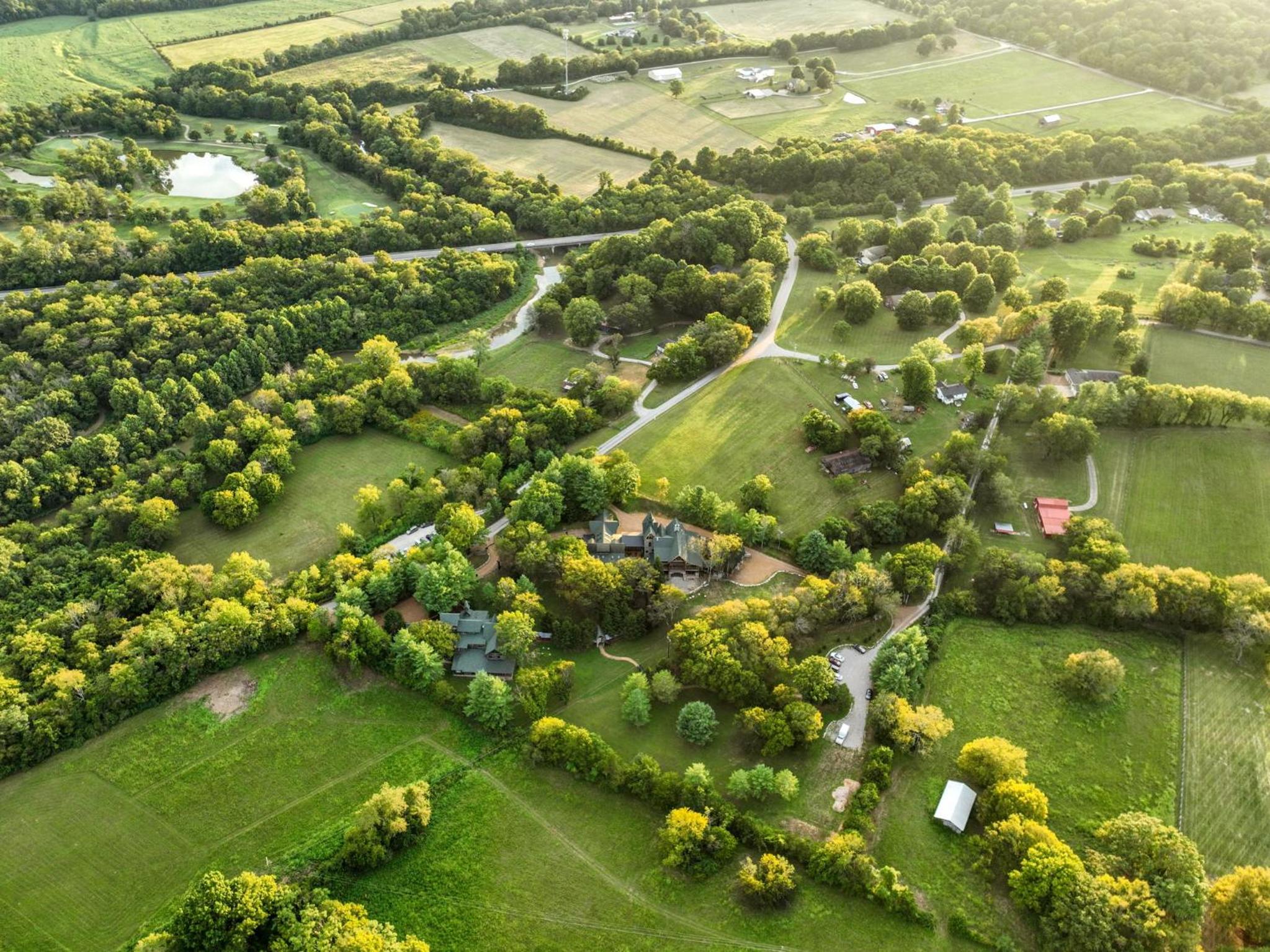 Extraordinary Manor at Dark Horse Estate view 4