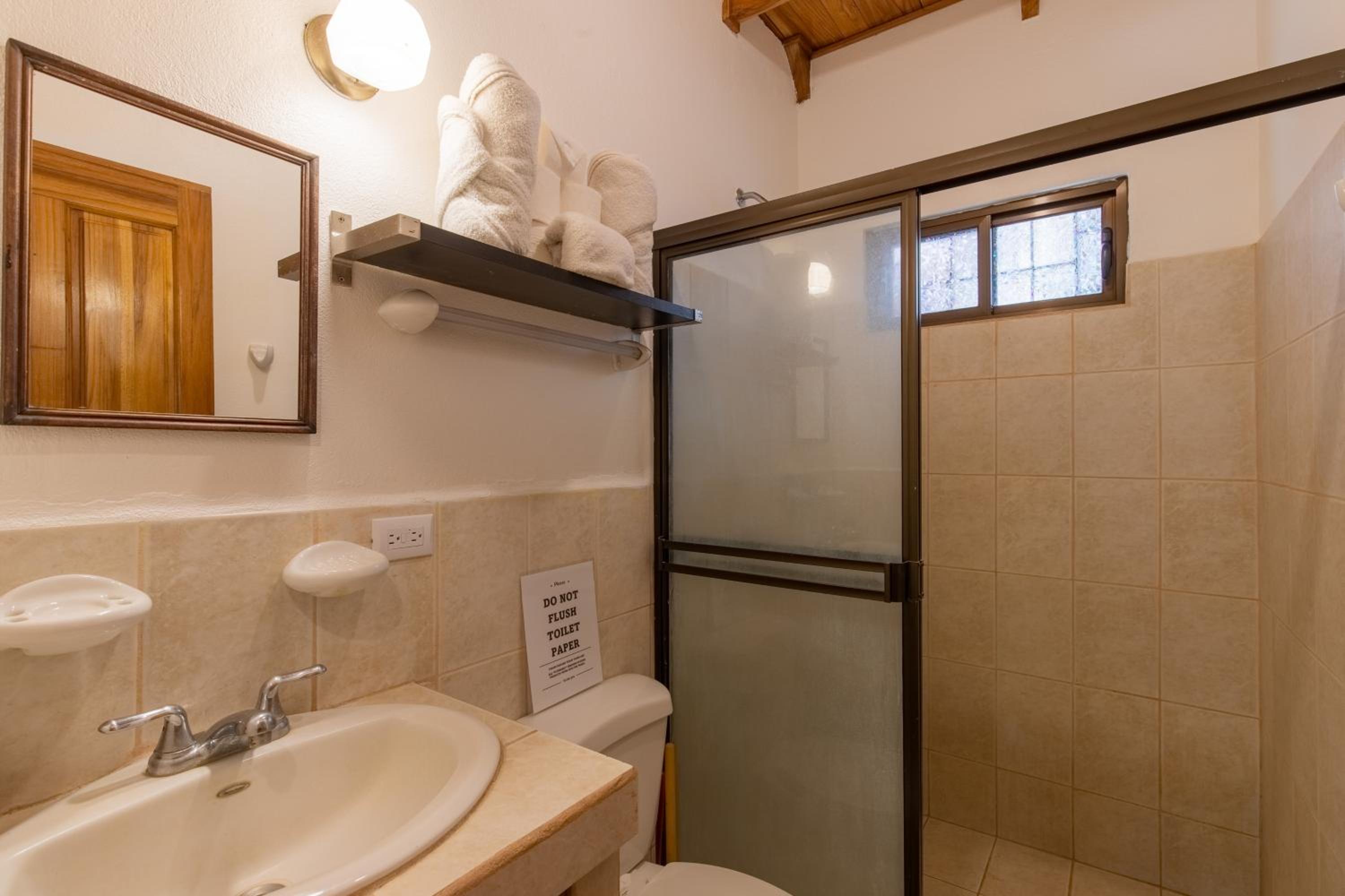 Cozy Beach Casita - 4 Min Walk to the Beach