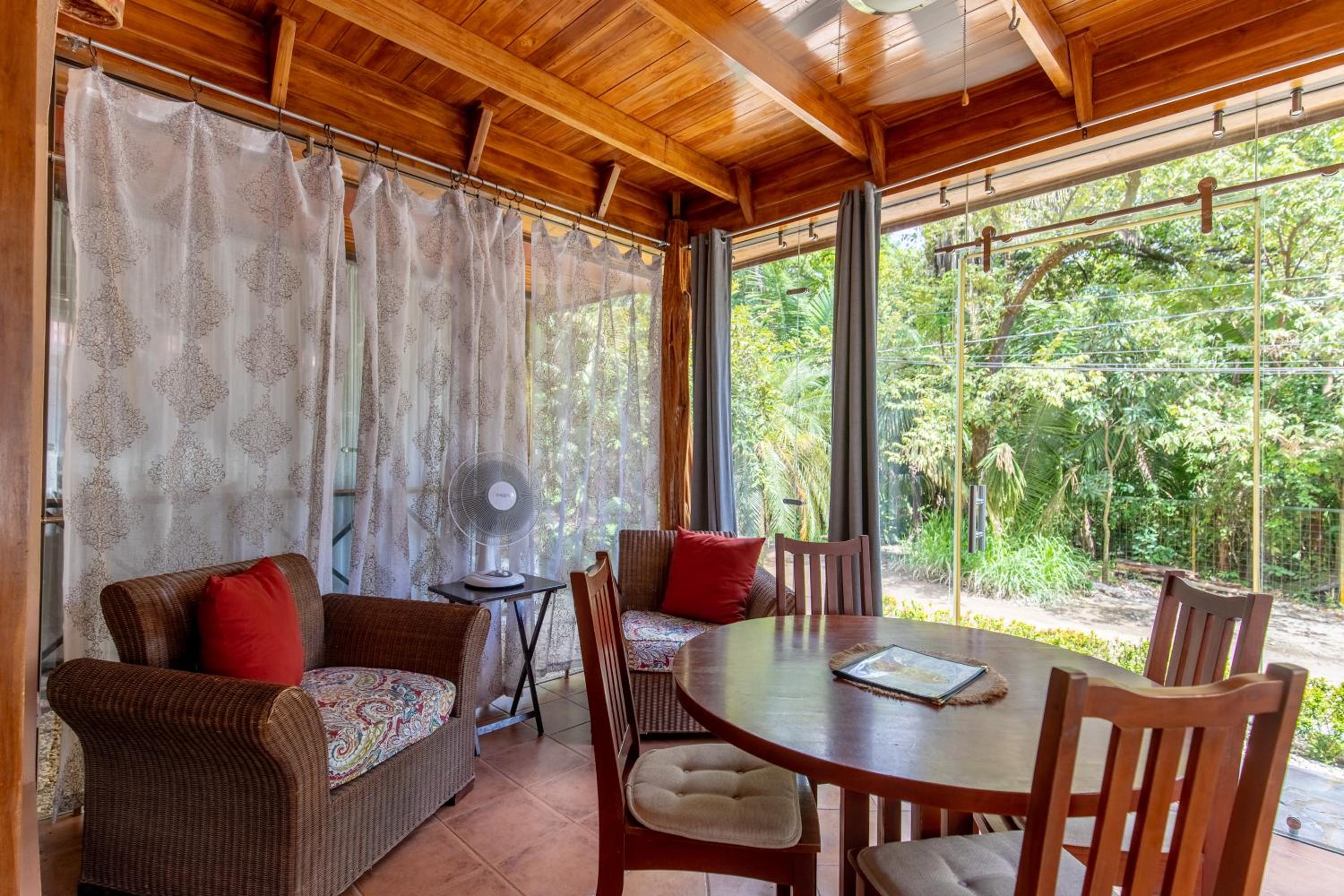 Cozy Beach Casita - 4 Min Walk to the Beach