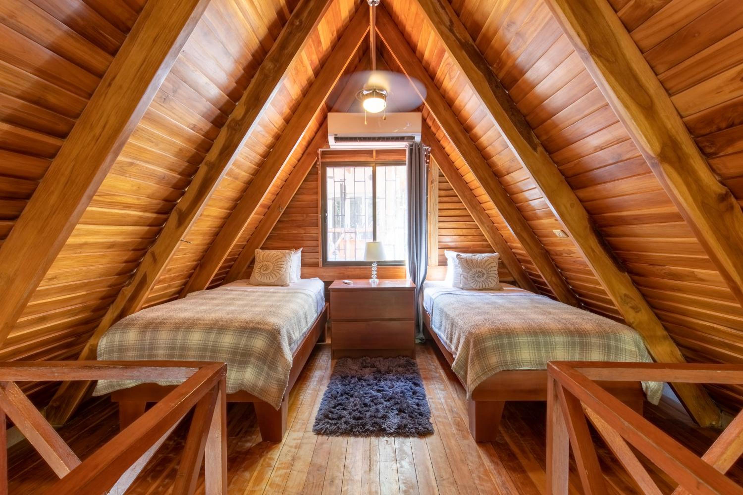 Cozy Beach Casita - 4 Min Walk to the Beach