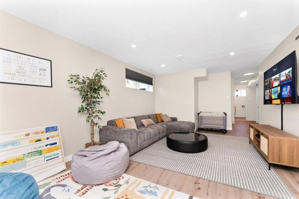 BunkBedDreams,10 Beds,Near Rogers place and Nait
