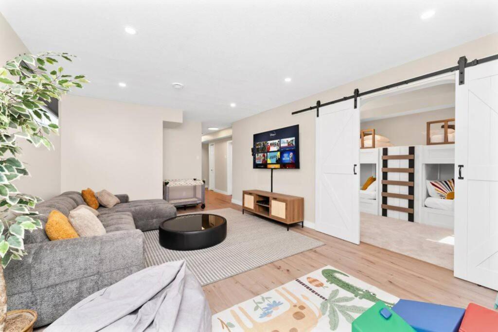 BunkBedDreams,10 Beds,Near Rogers place and Nait