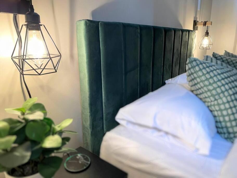 BunkBedDreams,10 Beds,Near Rogers place and Nait