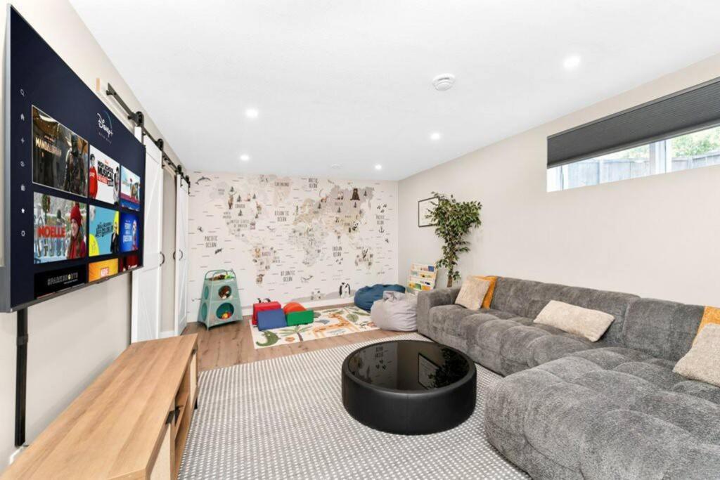 BunkBedDreams,10 Beds,Near Rogers place and Nait