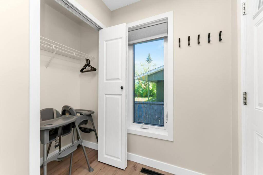 BunkBedDreams,10 Beds,Near Rogers place and Nait