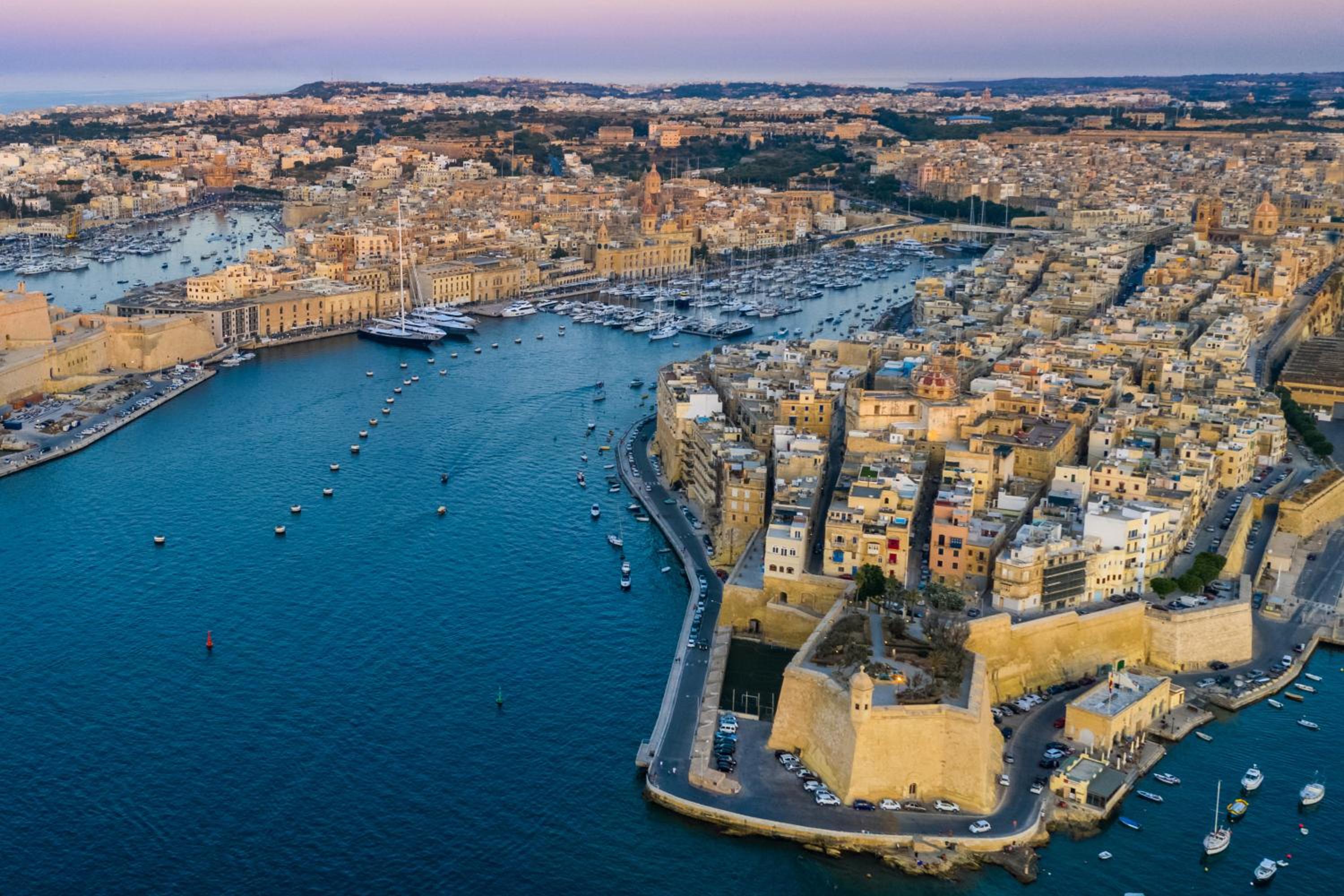 Authentic Maltese Boutique Holiday Home with Rooftop Pool - Moon Townhouse - Iconic Views of Valletta and Grand Harbour photo 4