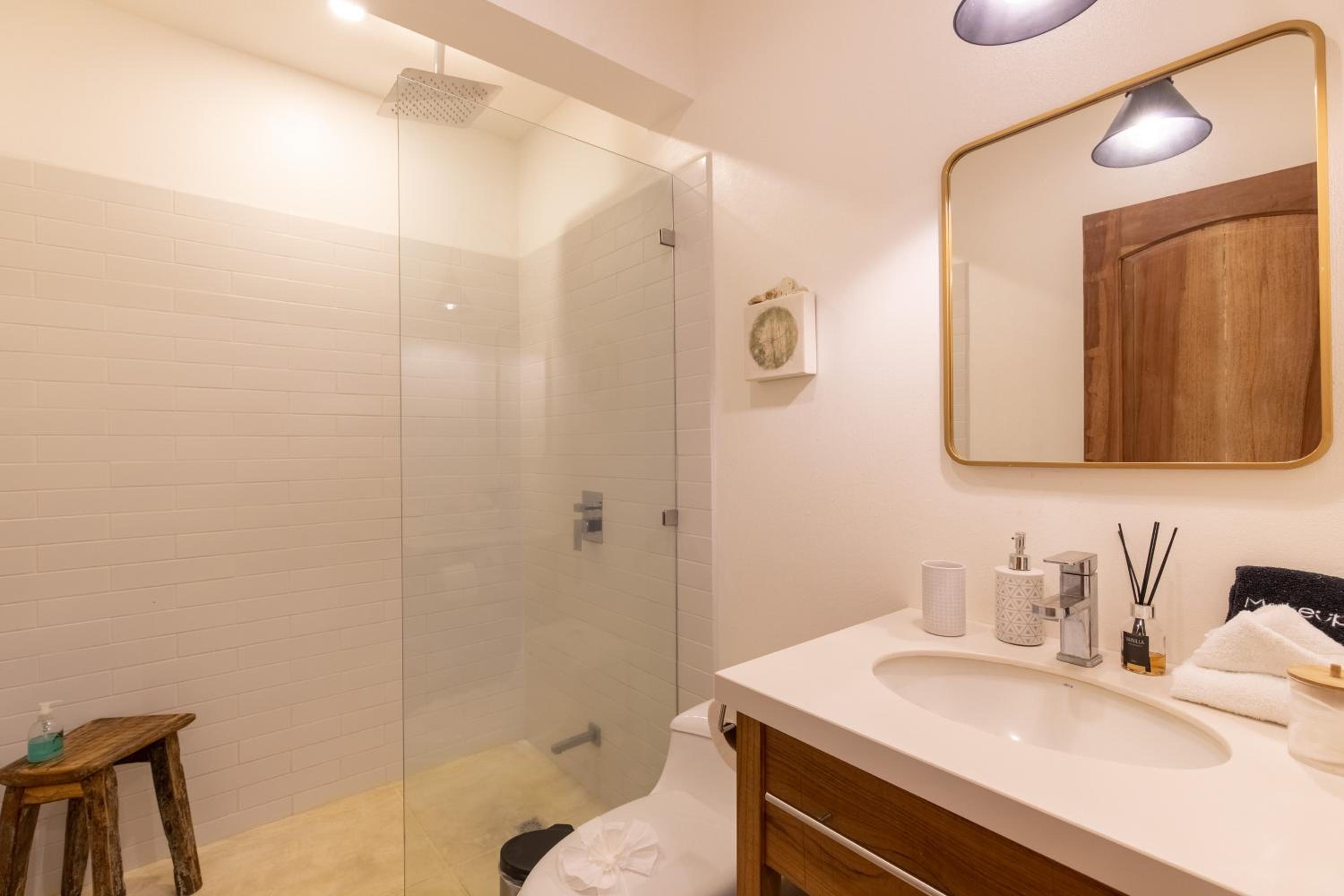 Casa Vitality Bed and Breakfast - Playa Guiones, Nosara - 4 Minute Walk to the Beach