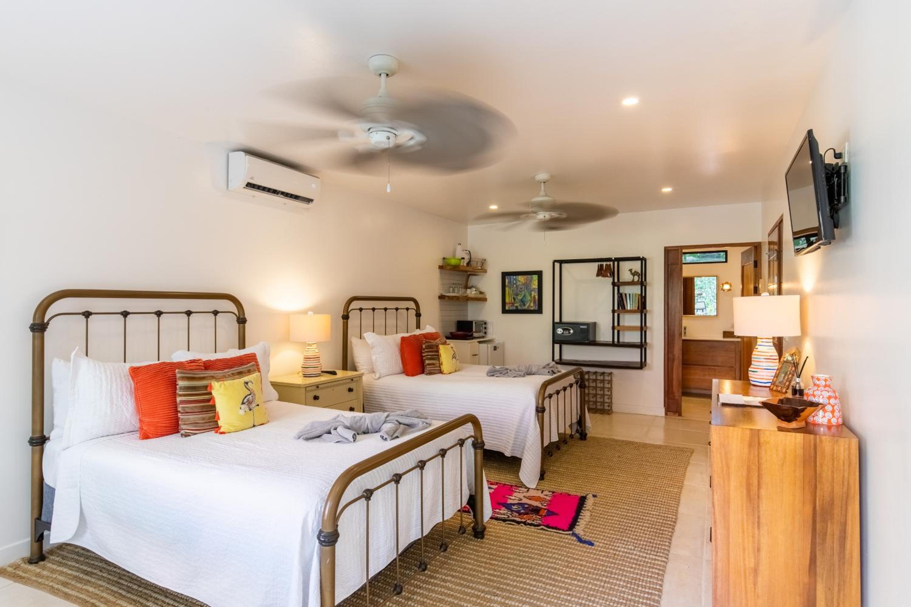 Casa Vitality Bed and Breakfast - Playa Guiones, Nosara - 4 Minute Walk to the Beach