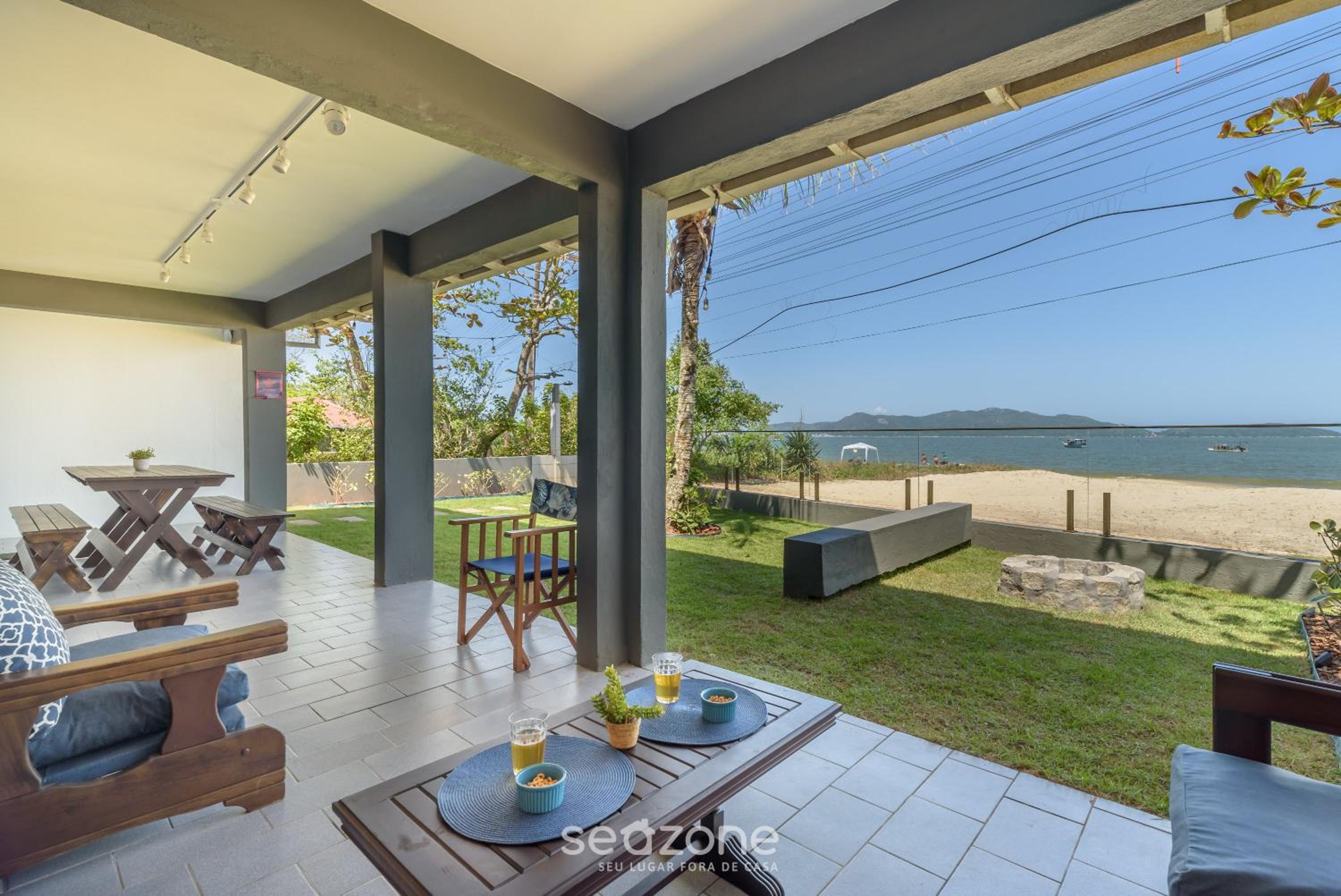 6BR Beachfront Home in Bombinhas ABM0101