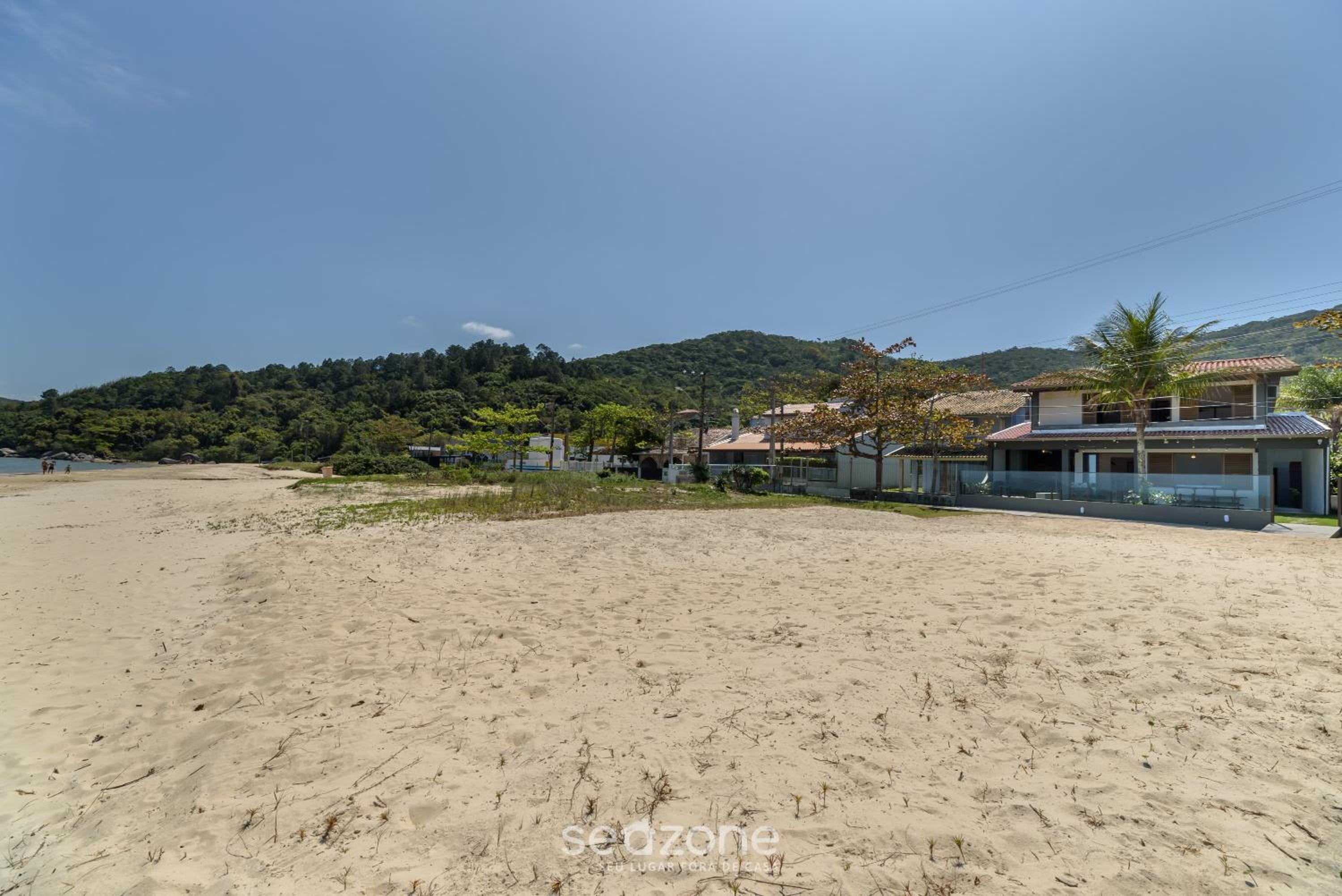 6BR Beachfront Home in Bombinhas ABM0101