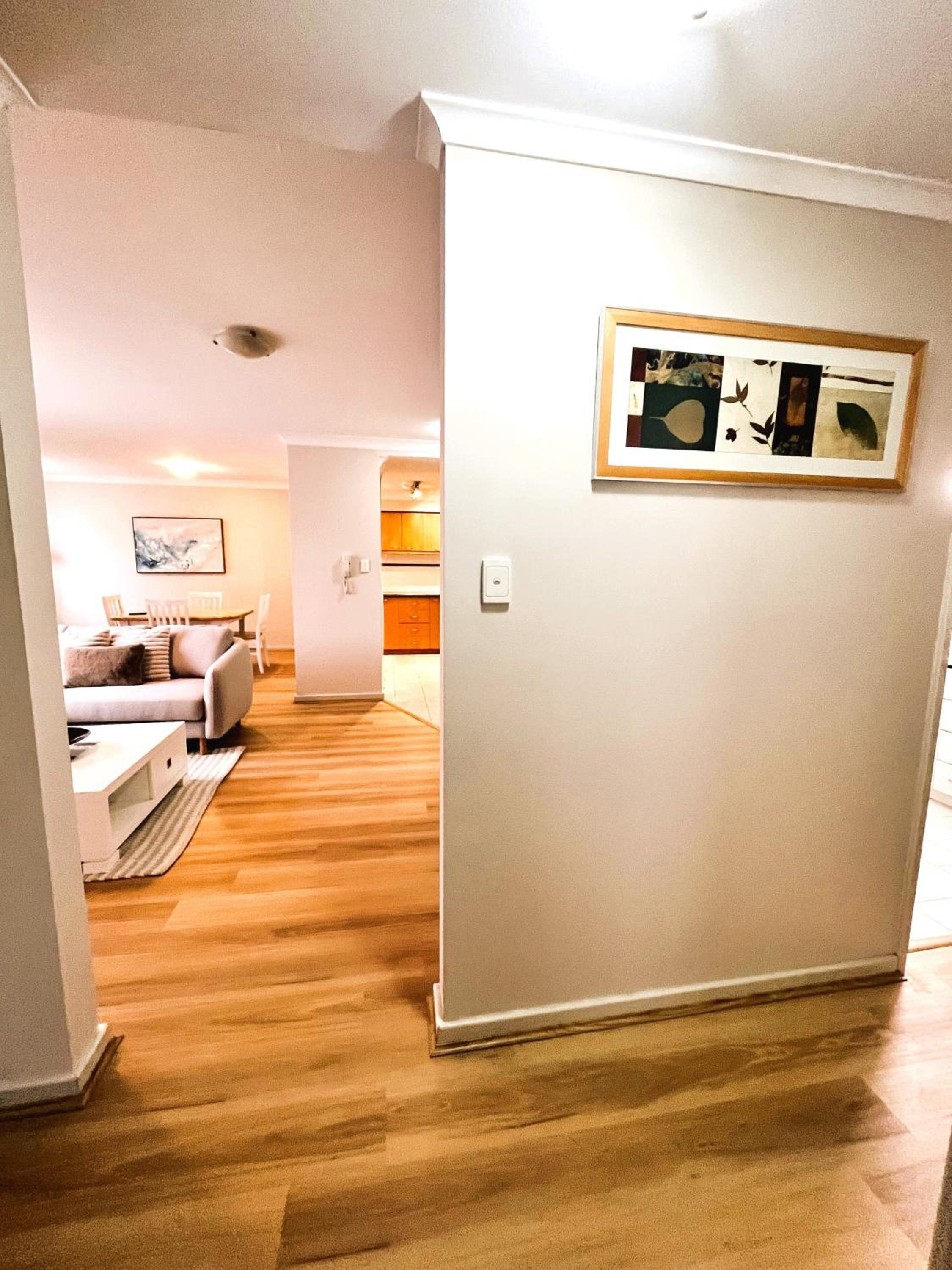 10 CBD Resort 2BR Secure Suite Pool Gym & Parking