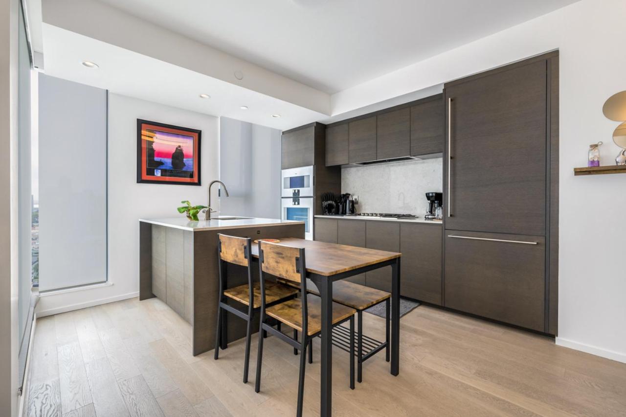 Skyline Retreat 2BR Condo Stunning City Views