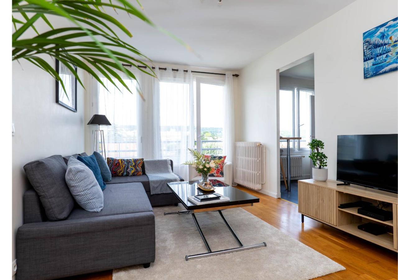 Appartement T2, fonctionnel, Parking,balcon ,2 minutes gare ,17 minutes Paris