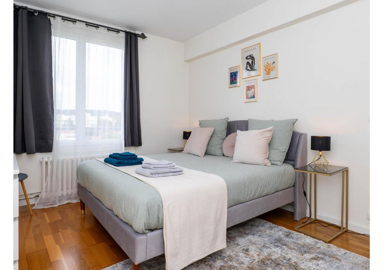 Appartement T2, fonctionnel, Parking,balcon ,2 minutes gare ,17 minutes Paris