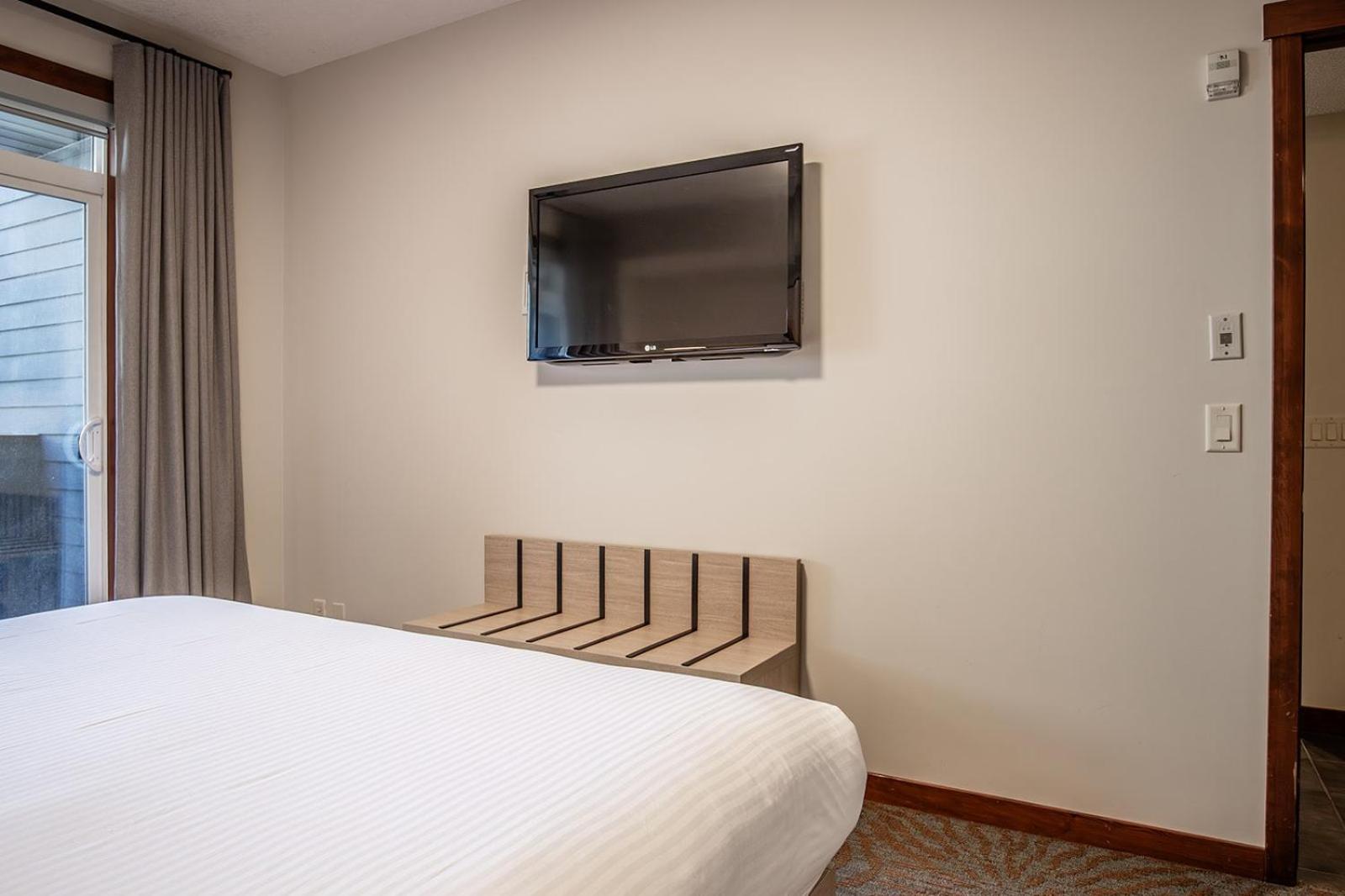 Premium King suite with views and pool