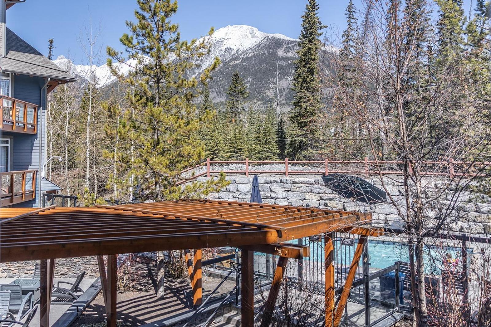 Premium King suite with views and pool