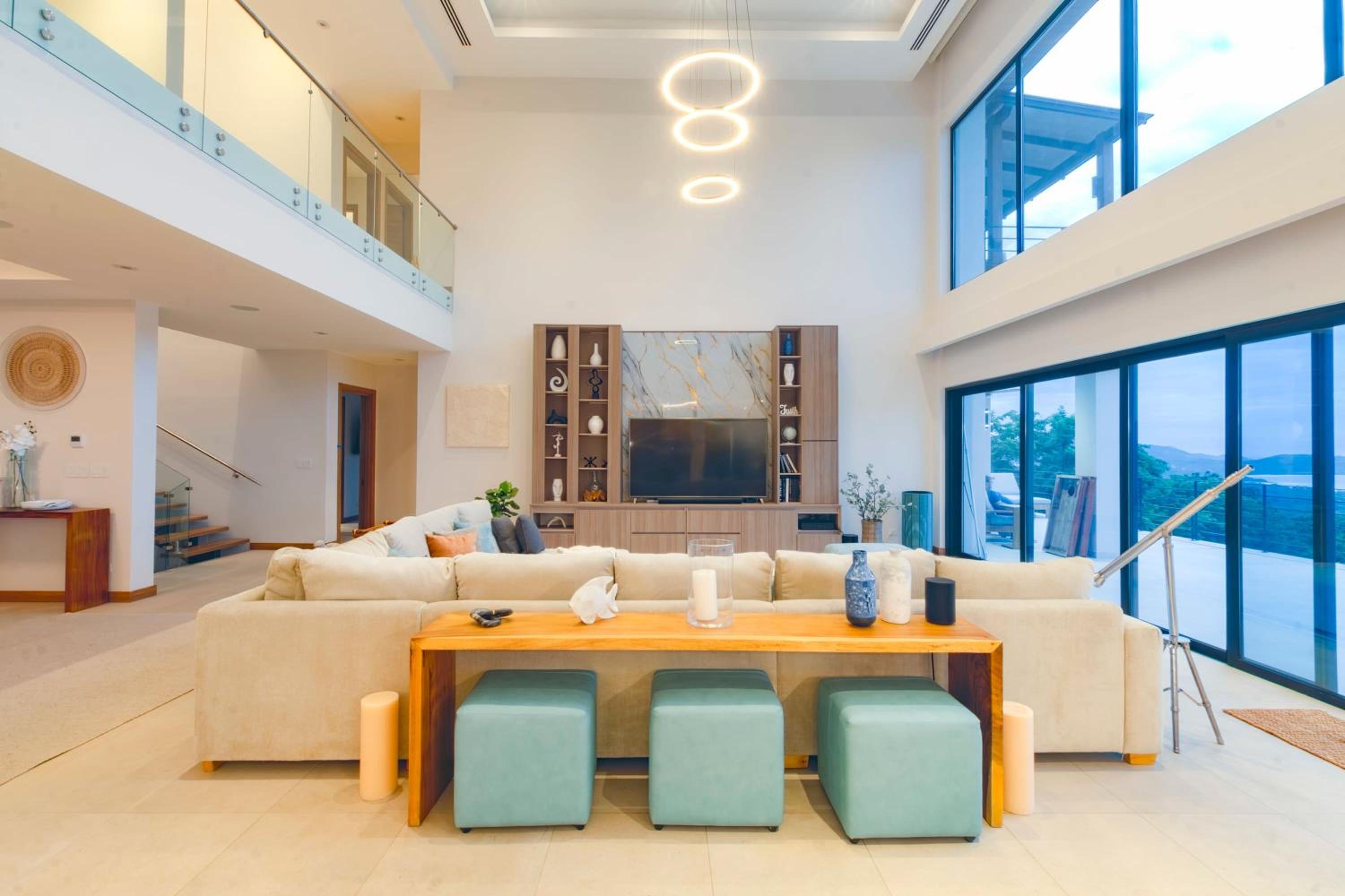 Stunning Ocean View 6 BD Villa