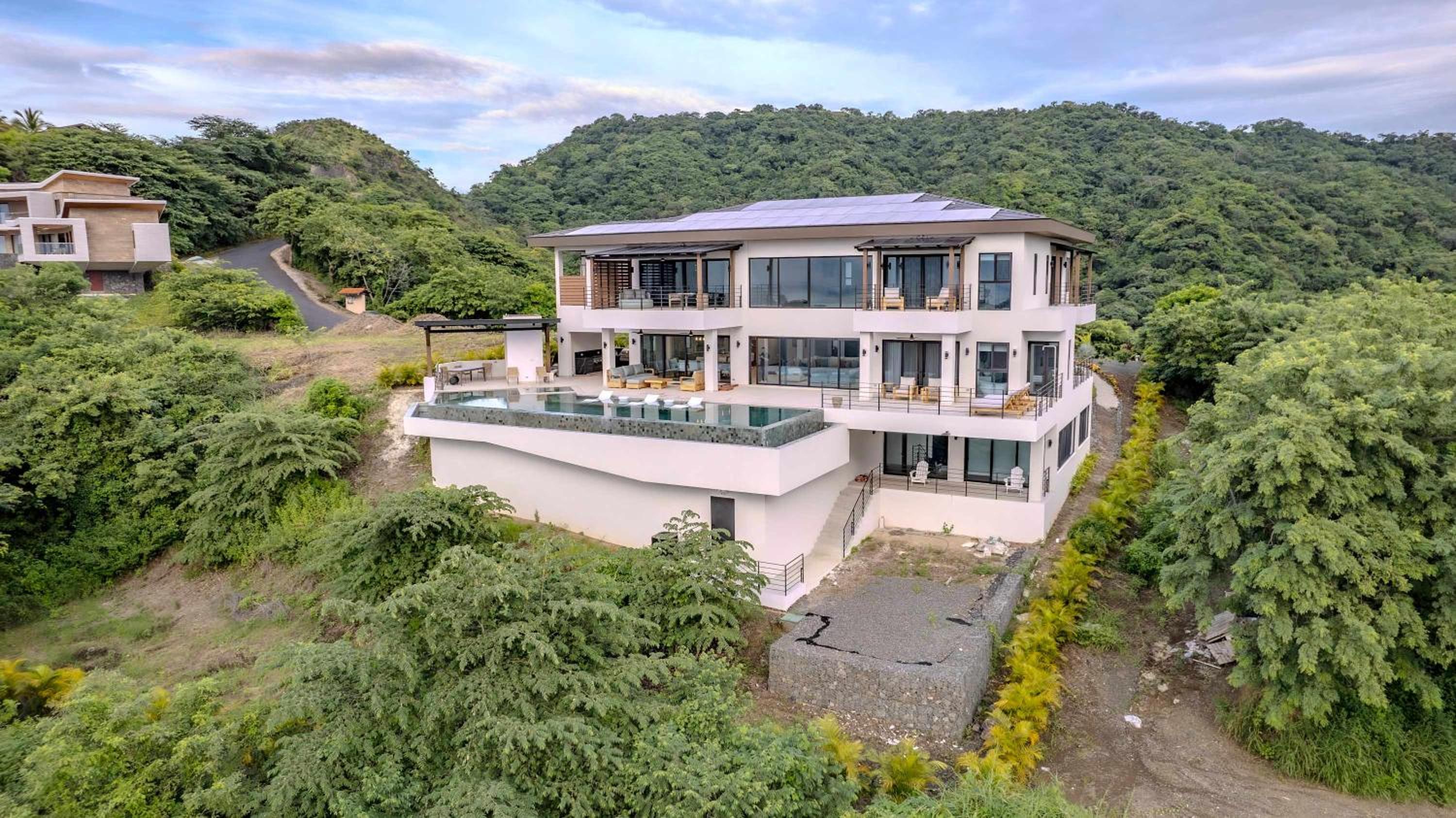 Stunning Ocean View 6 BD Villa