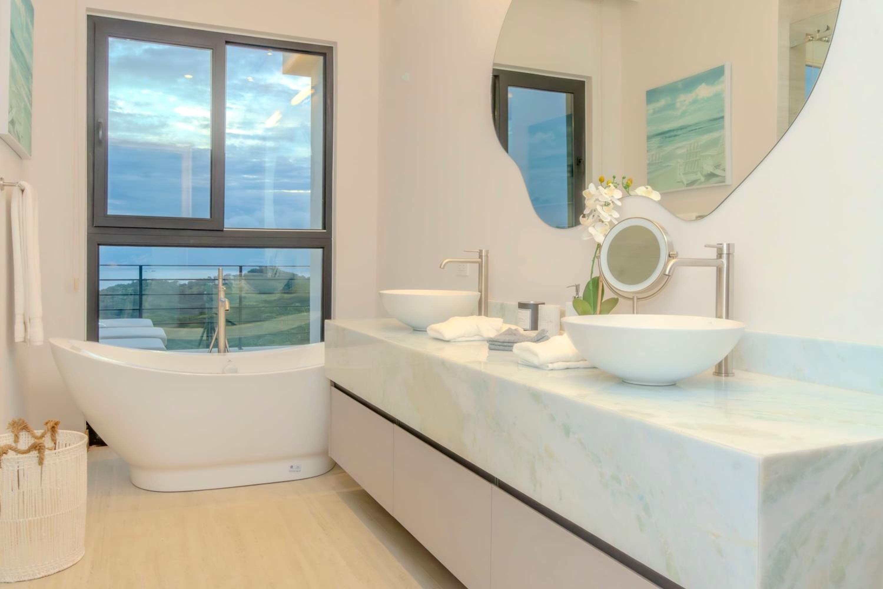 Stunning Ocean View 6 BD Villa