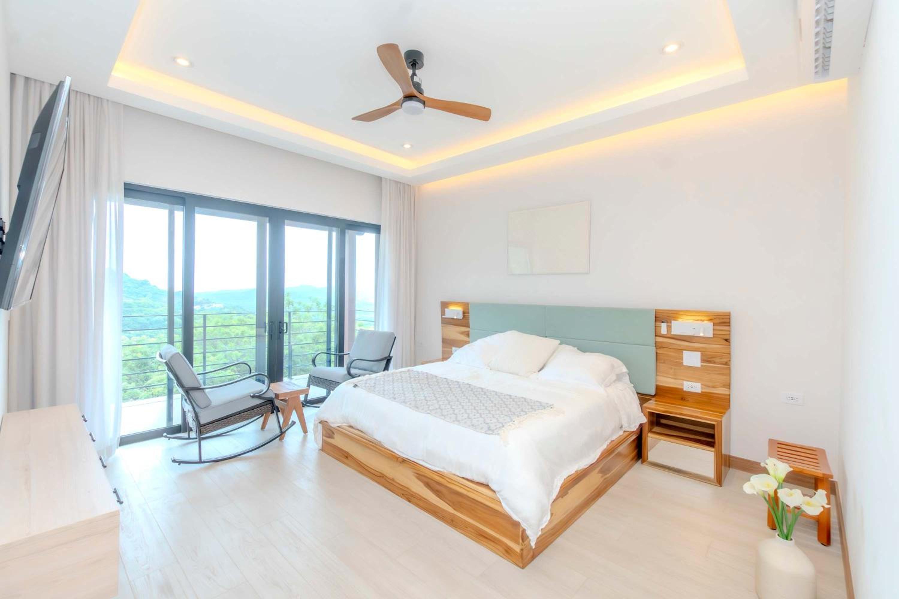 Stunning Ocean View 6 BD Villa