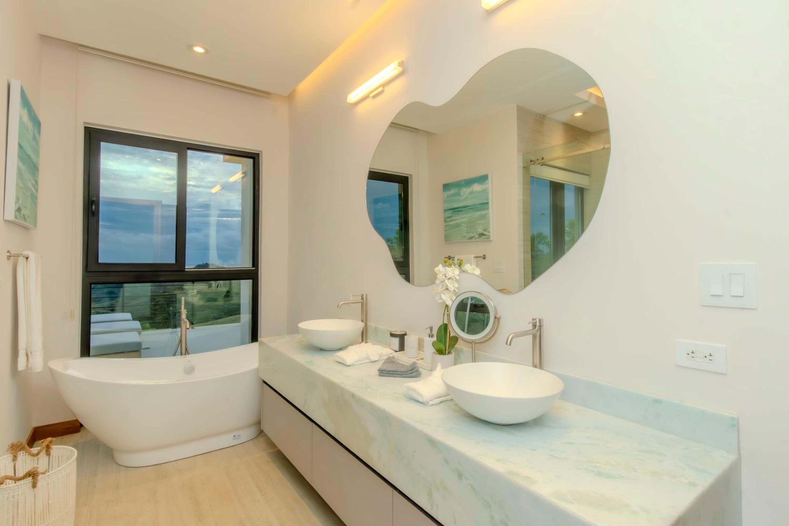 Stunning Ocean View 6 BD Villa