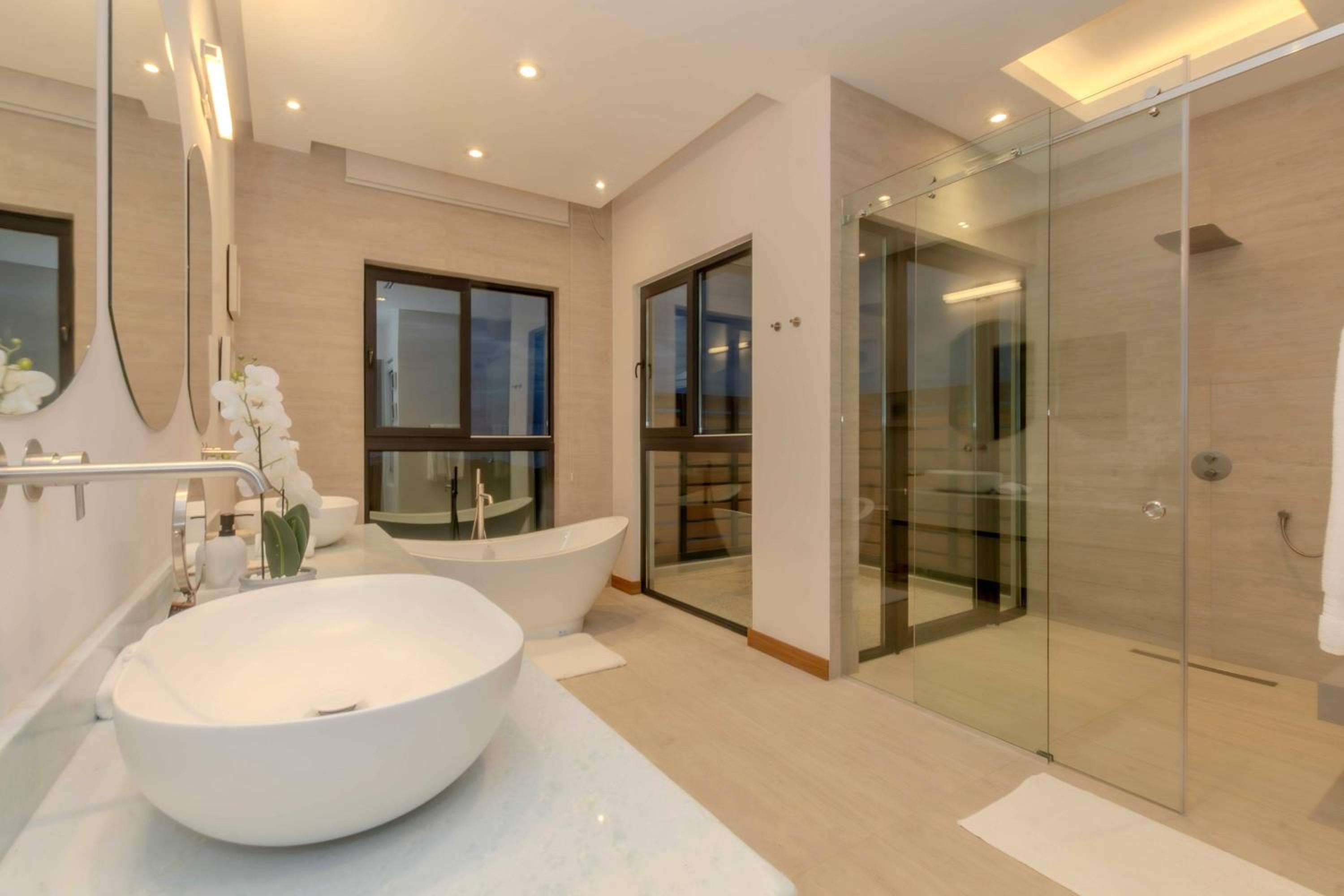 Stunning Ocean View 6 BD Villa