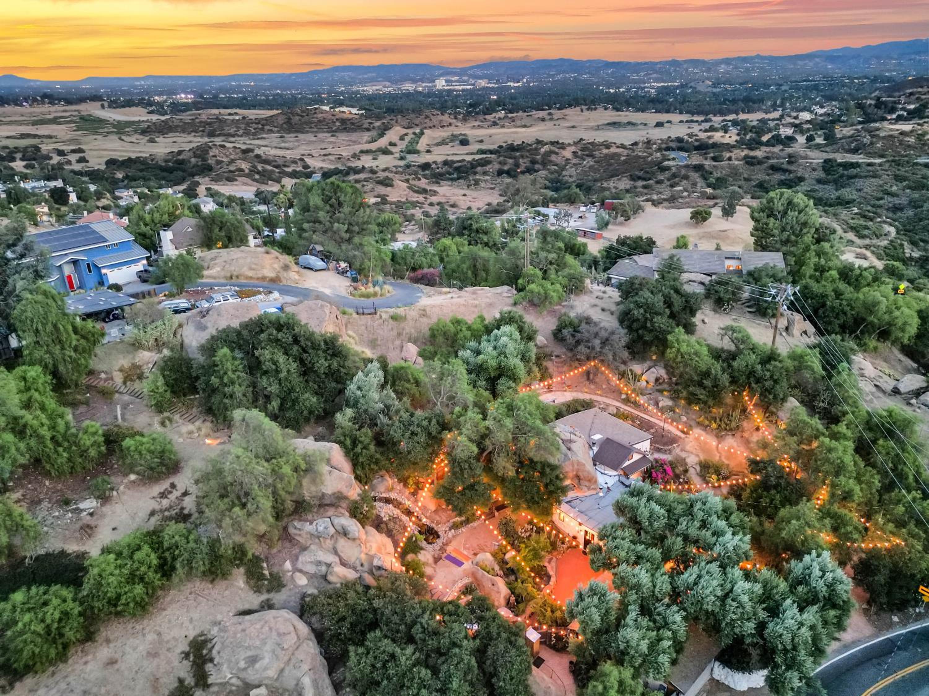 Private Romantic Escape, Hidden Gem w Hot Tub view 2