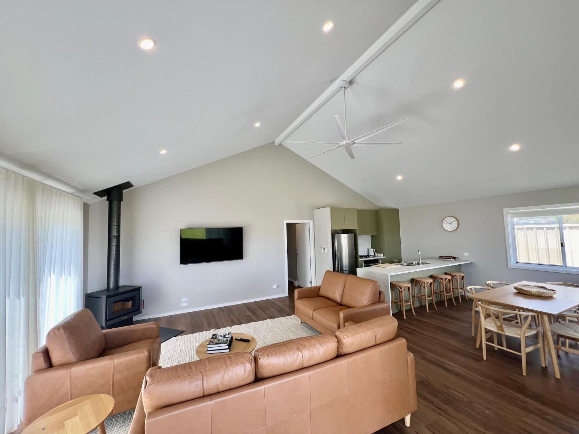 Foxhill Shores - WIFI outside pets