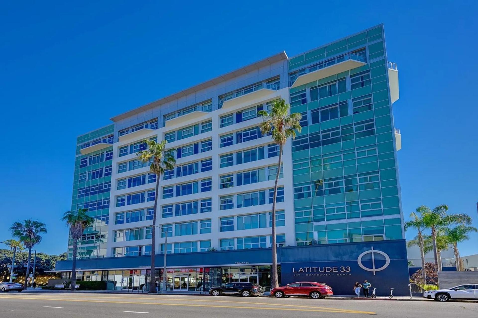 Luxurious Three-bedroom Penthouse Marina Views