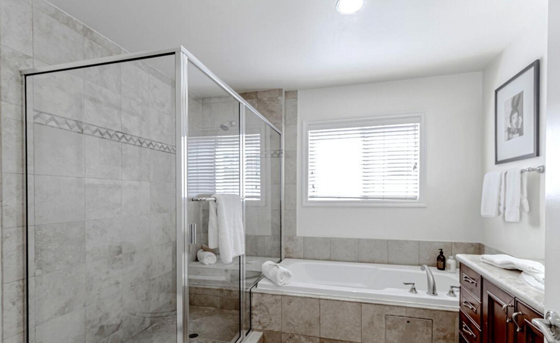 Los Angeles Vacations - Chic 3-bedroom West Hollywood Retreat - Property Image 6