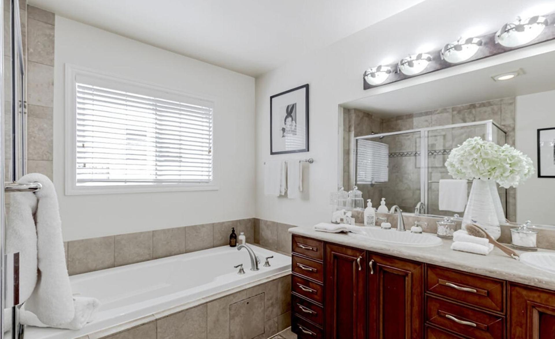 Los Angeles Vacations - Chic 3-bedroom West Hollywood Retreat - Property Image 3