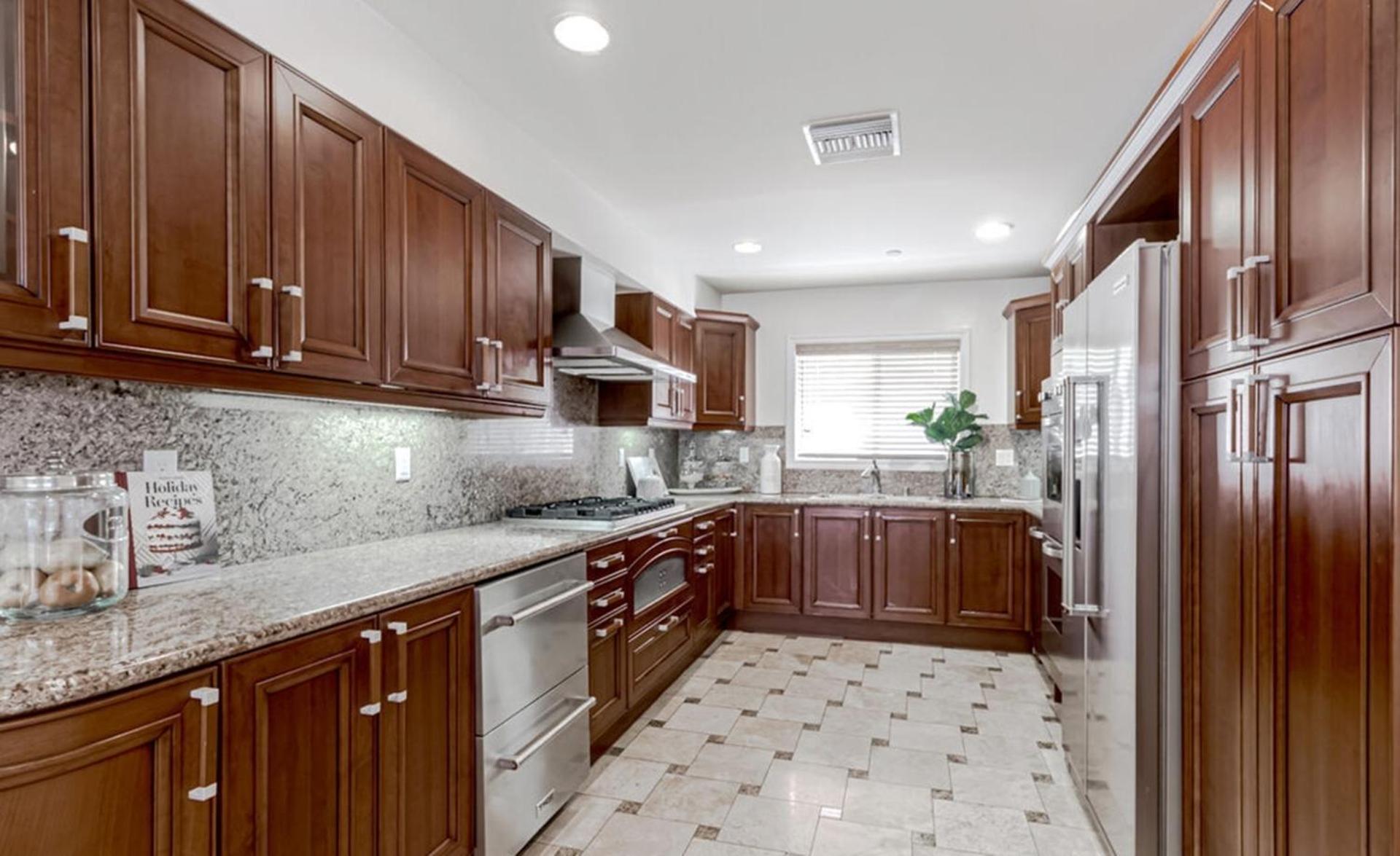 Los Angeles Vacations - Chic 3-bedroom West Hollywood Retreat - Property Image 16