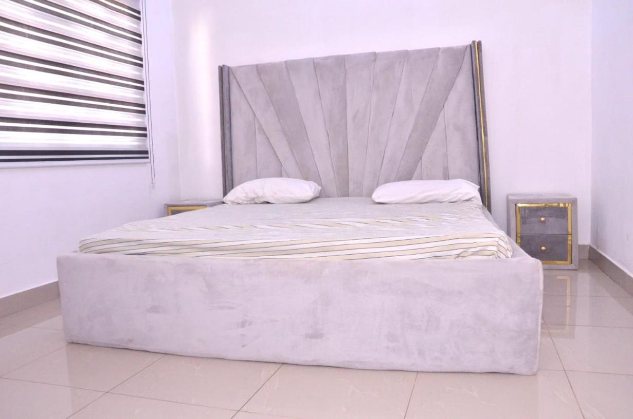 Shine Residence-Modern Luxury Villa in Calavi Arconville