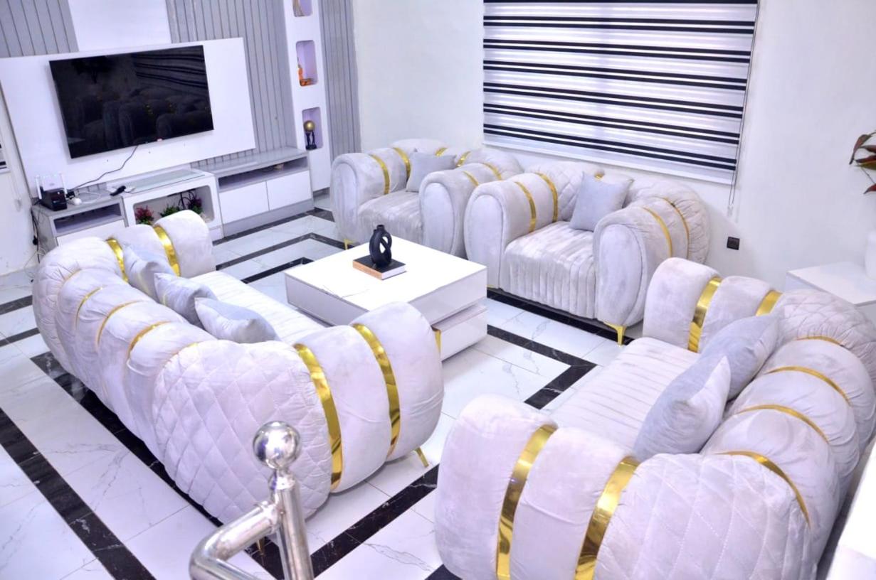 Shine Residence-Modern Luxury Villa in Calavi Arconville