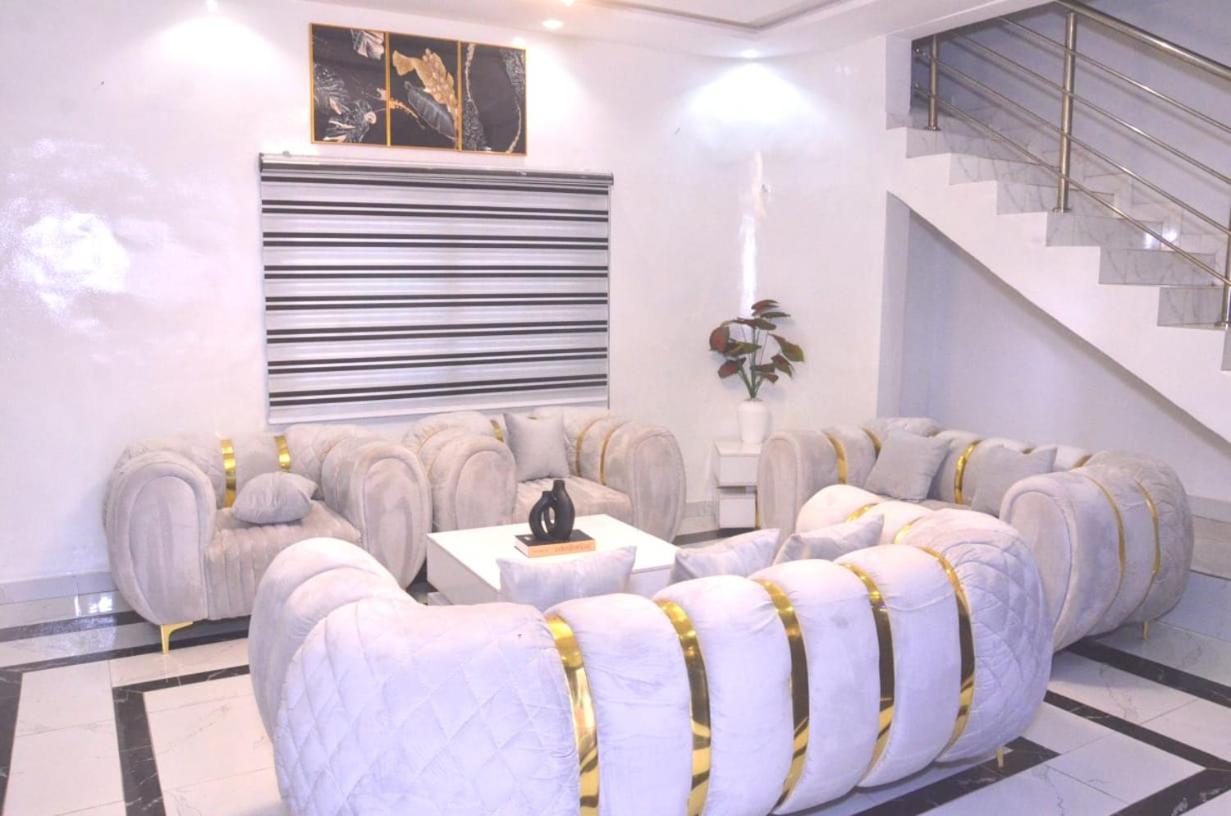 Shine Residence-Modern Luxury Villa in Calavi Arconville