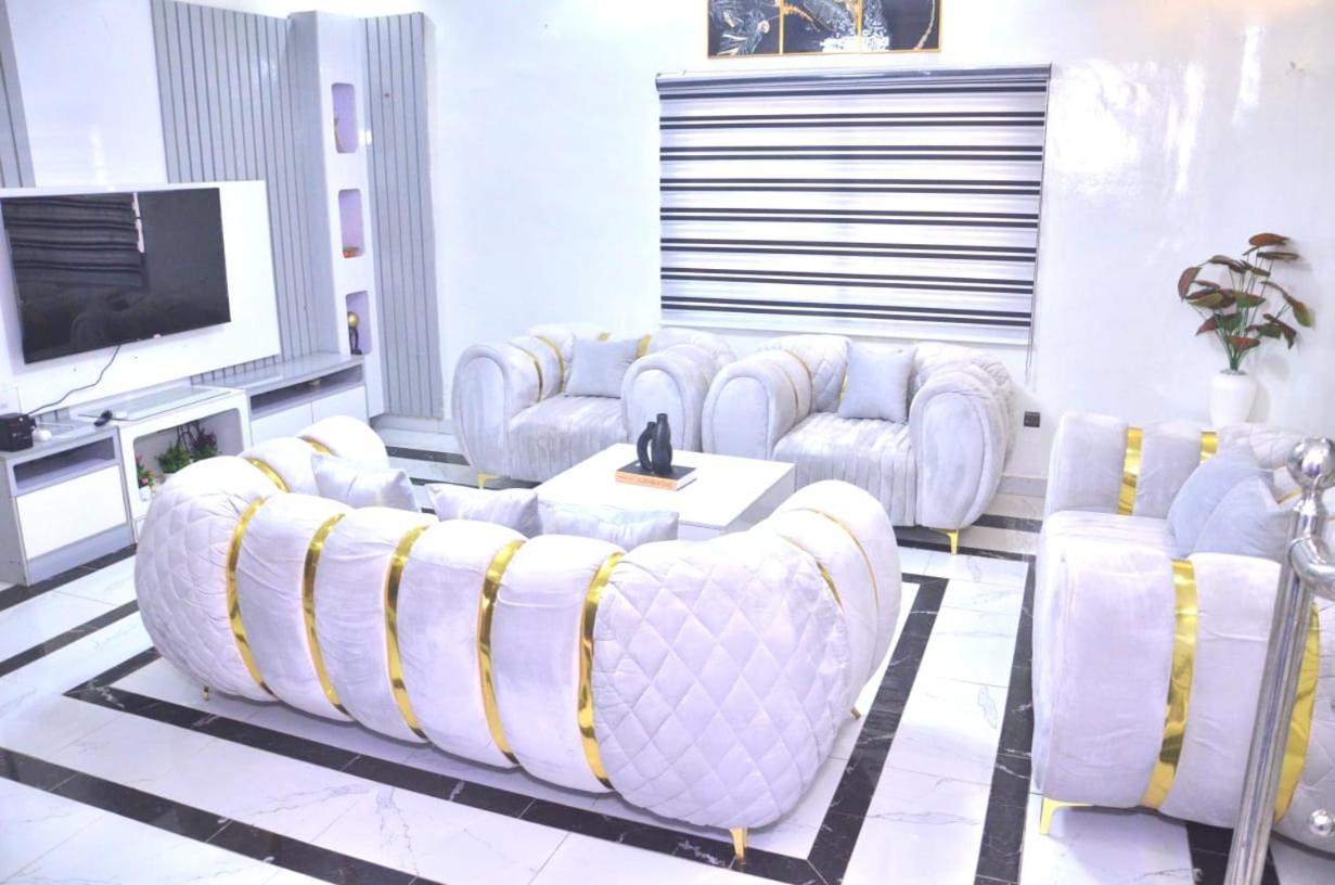 Shine Residence-Modern Luxury Villa in Calavi Arconville
