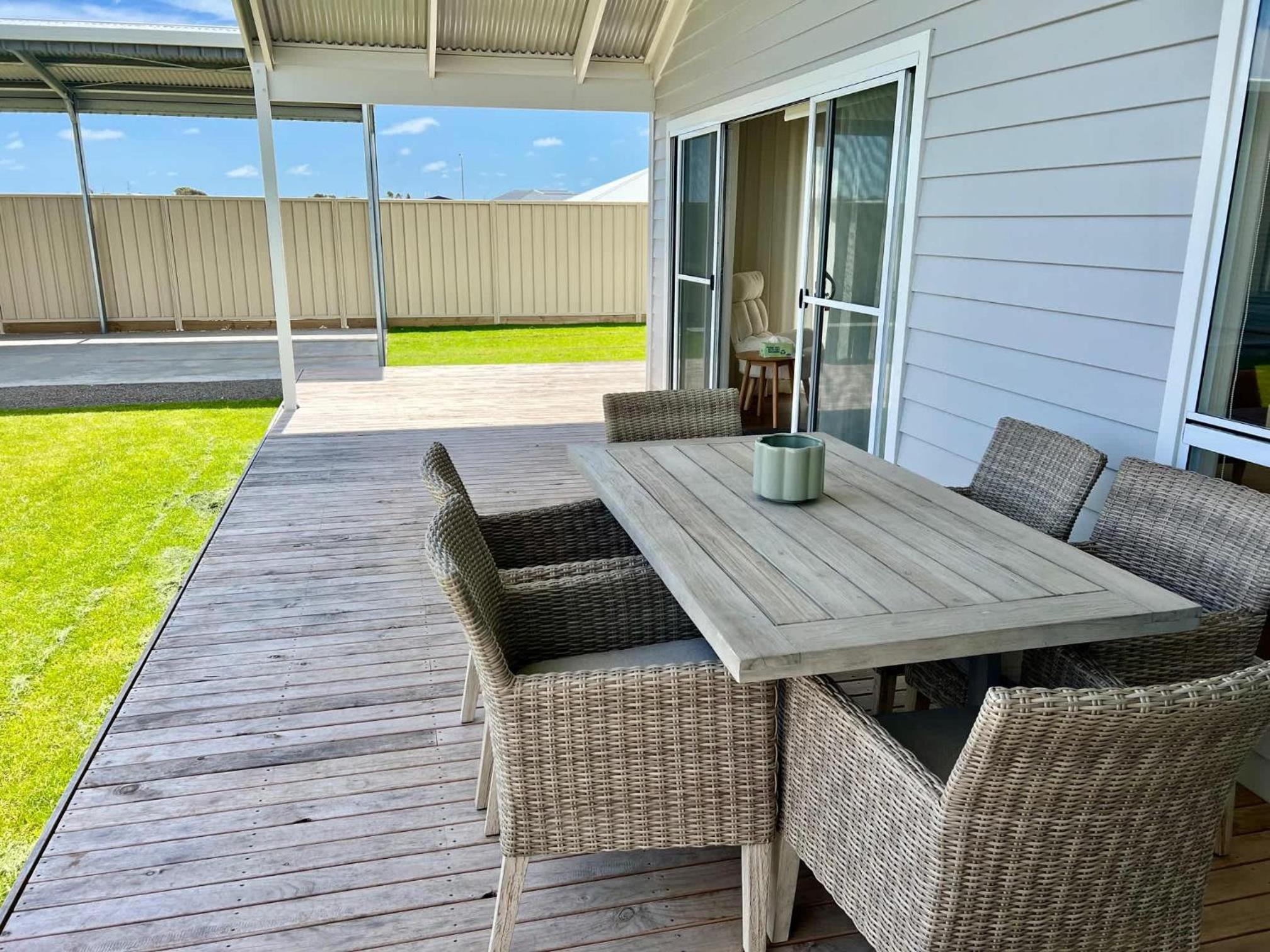 Foxhill Shores - WIFI outside pets