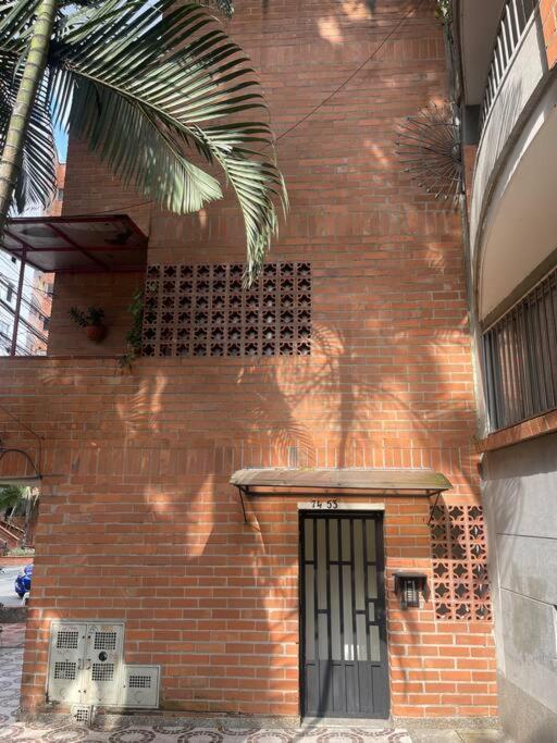 Apartamento nuevo Laureles-Estadio 900 mbps wifi barrio tranquilo cerca a la 70