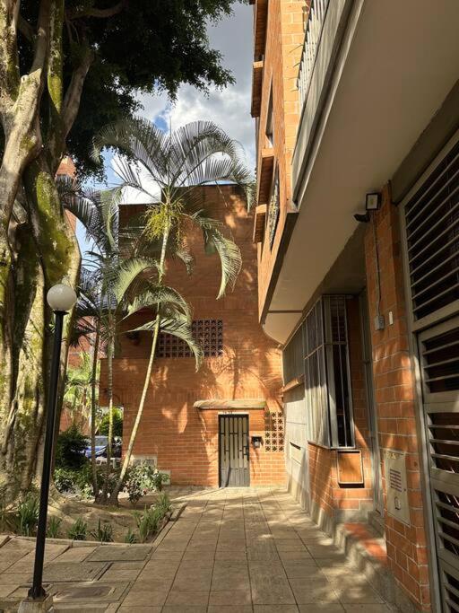 Apartamento nuevo Laureles-Estadio 900 mbps wifi barrio tranquilo cerca a la 70