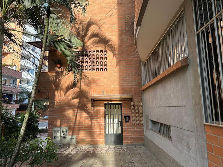 Apartamento nuevo Laureles-Estadio 900 mbps wifi barrio tranquilo cerca a la 70