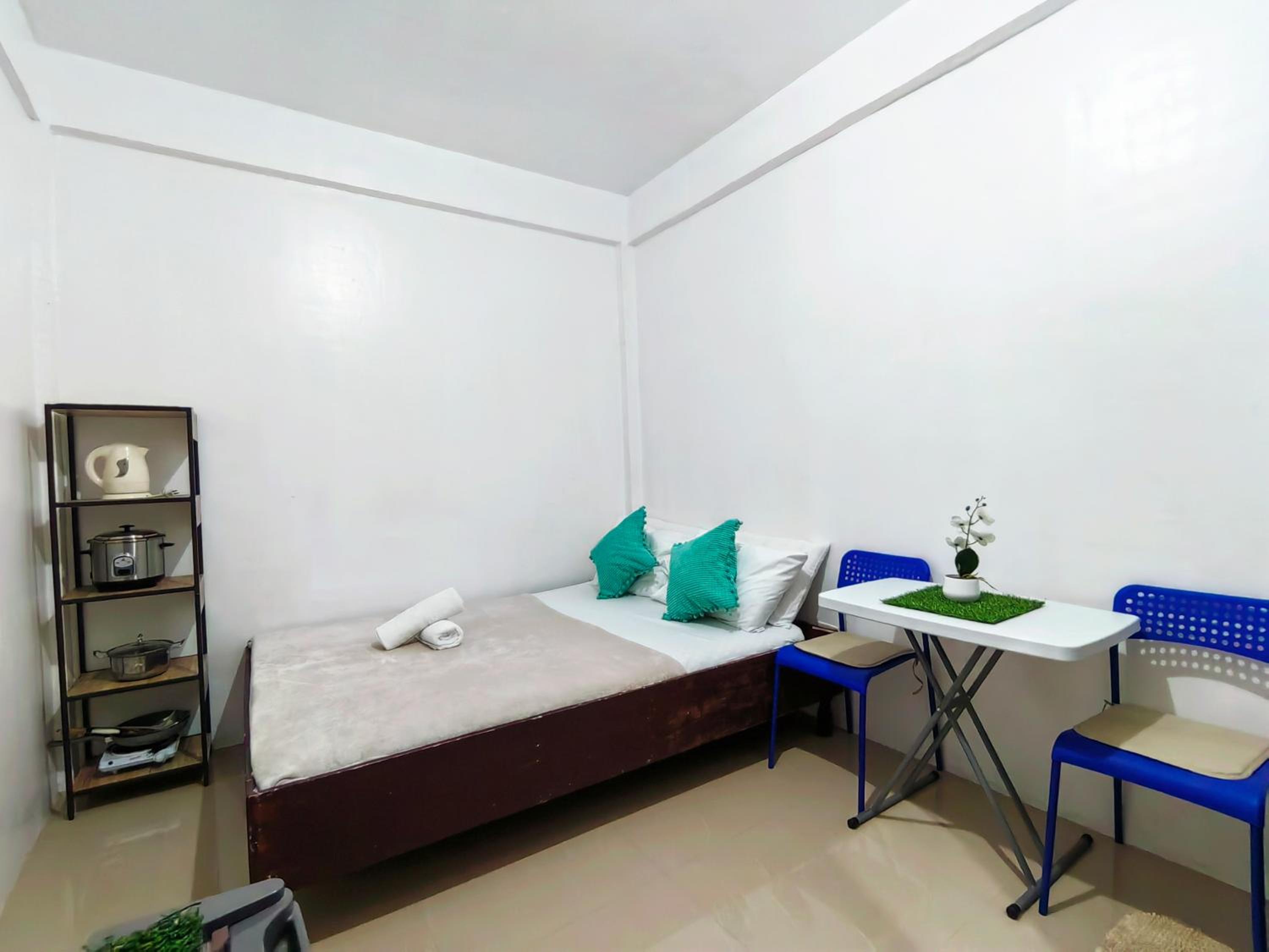 NON AIRCON STUDIO TYPE UNIT Salvacion Palo Room 9