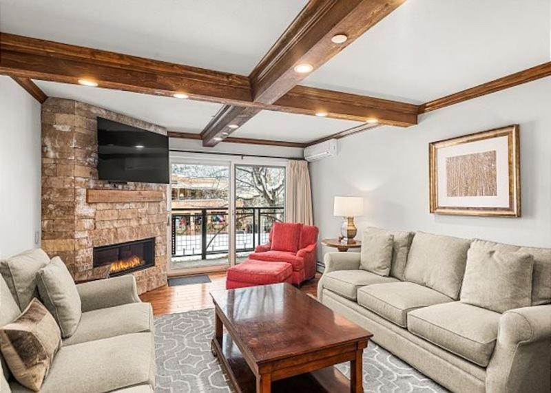 2 Bedroom Premier Vacation Rental In Downtown Aspen - Steps From Gondola! view 2