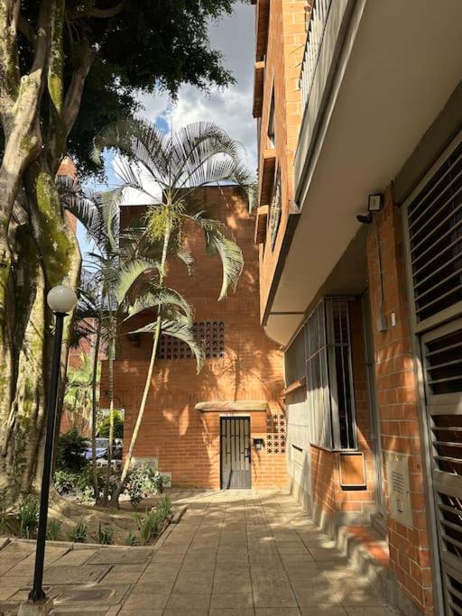 Apartamento nuevo Laureles-Estadio 900 mbps wifi barrio tranquilo cerca a la 70